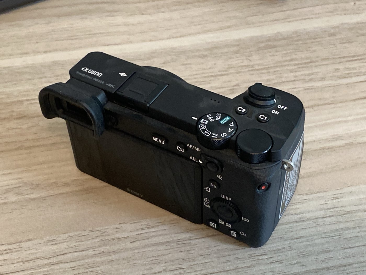 Sony ILCE-6600 (Alpha 6600), weitere Ansicht